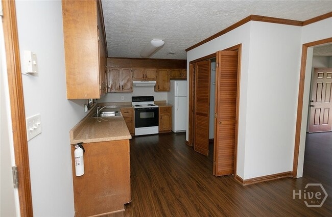 Building Photo - 147 VFW Dr