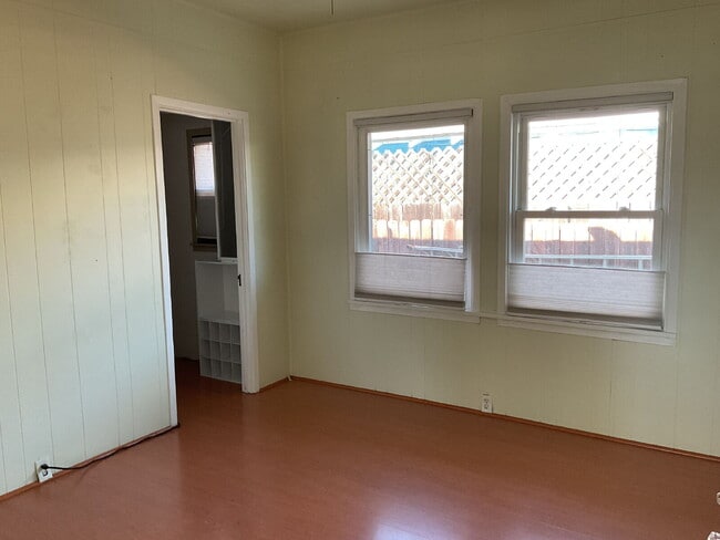 Building Photo - "Charming 2-Bed Home with Granite Touches in Tracy's Heart!"