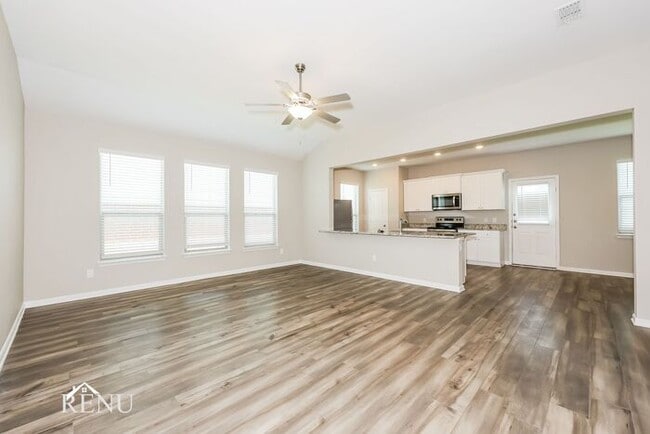 Building Photo - 2028 Hialeah Dr