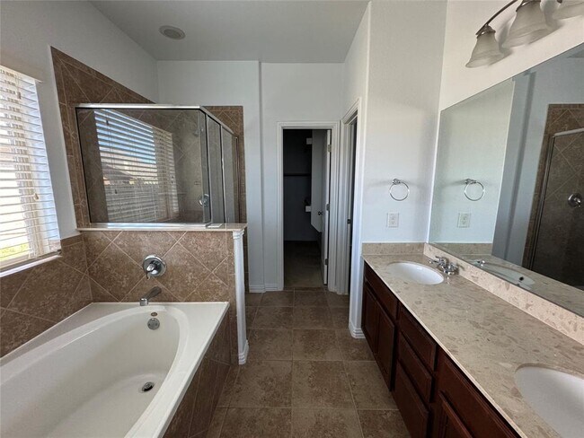 Building Photo - 123 Honey Grove