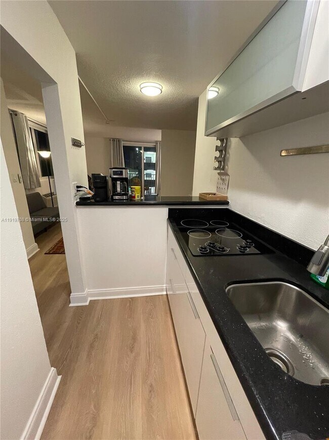 Building Photo - 1255 Collins Ave