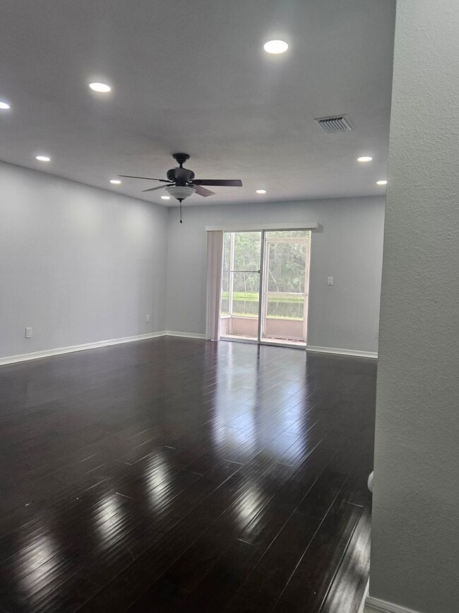 Building Photo - Stunning Fully Renovated Townhouse for rent in Land O' Lakes – Your Dream Home Awaits!