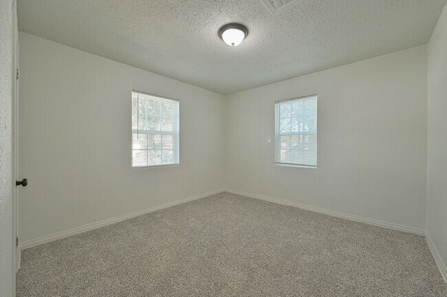 Building Photo - 3732 NW 26th St