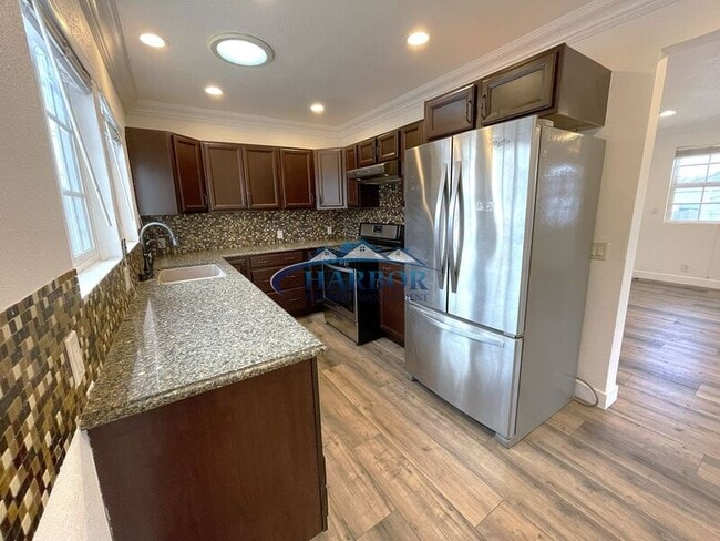 Building Photo - 1226 W Don St