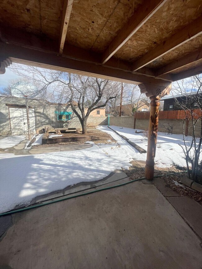 Building Photo - Casa Alegre 2 bedroom, 1 bath on Osage. Ha...