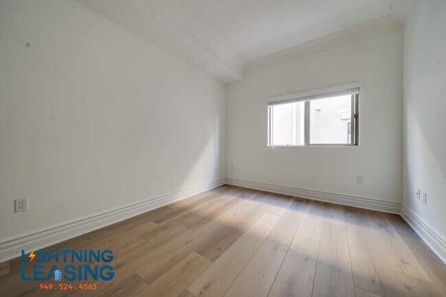 Building Photo - 10641 Woodbridge St
