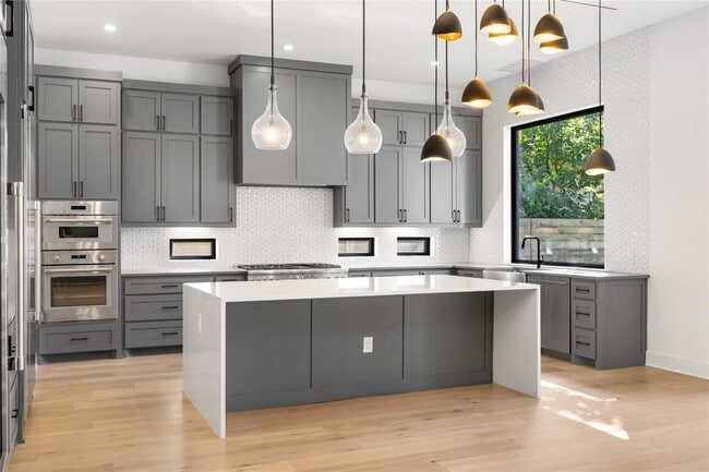 Building Photo - 2905 Westhill Dr