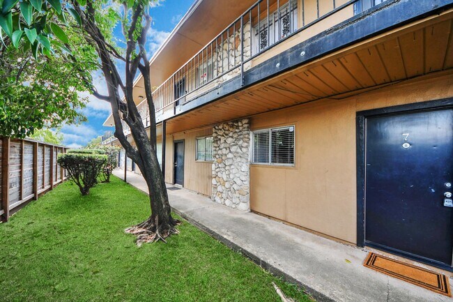 Building Photo - 1529 Wirt Rd