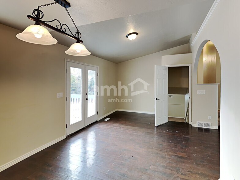 Building Photo - 911 N 2350 W
