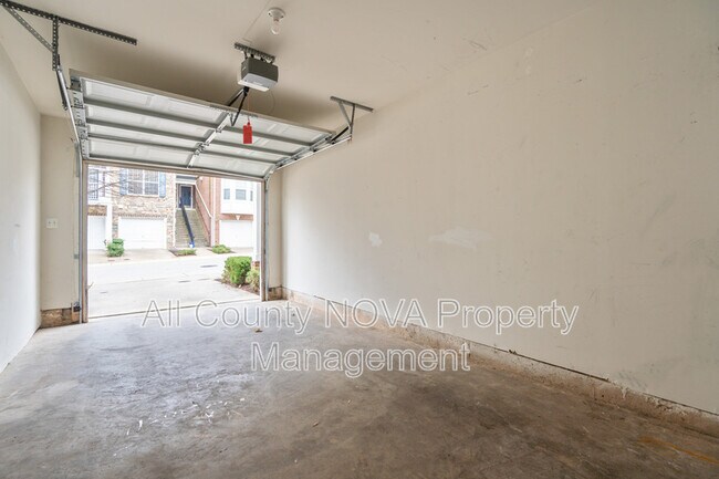 Building Photo - 3546 Carriage Walk Ln