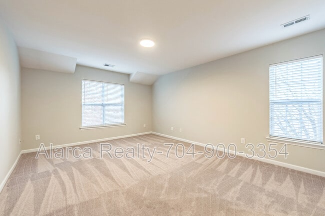 Building Photo - 2901 Meherrin Ct