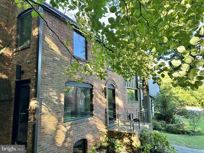 Building Photo - 3202 19th Rd N
