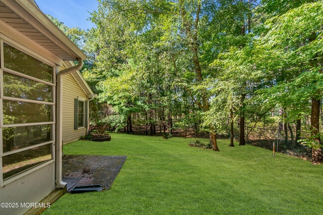 Building Photo - 138 Greenlawns Dr