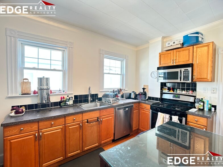 Building Photo - 17 Hopedale St