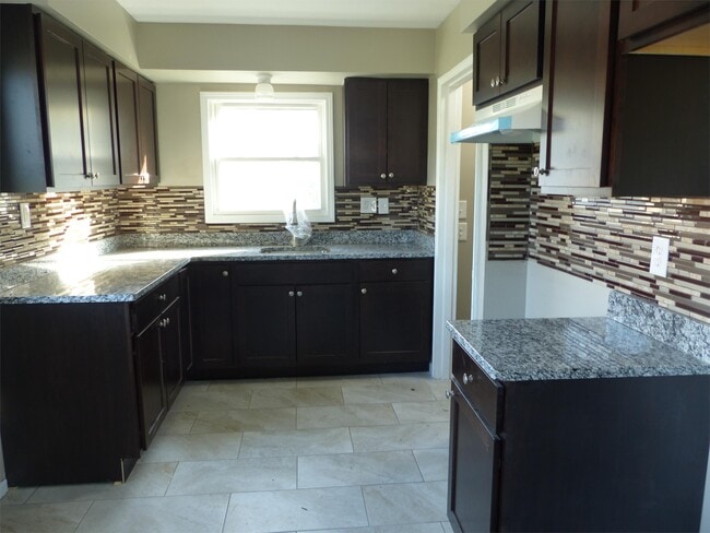 Building Photo - 7571 Pardee Rd