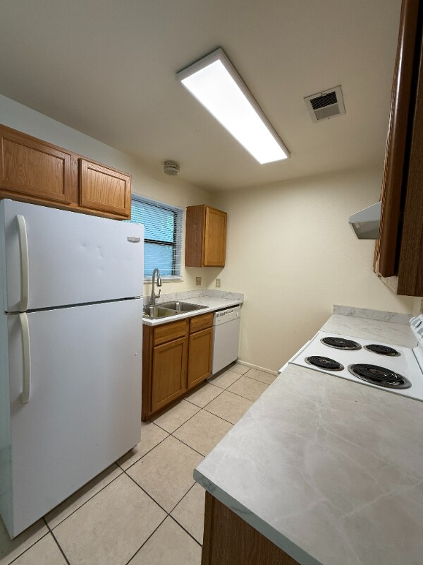 Building Photo - 224 Bluebird Ln