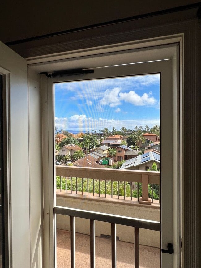 Building Photo - Top-Floor Ocean View Condo Across from the Beach | Furnished 2BR + Central A/C