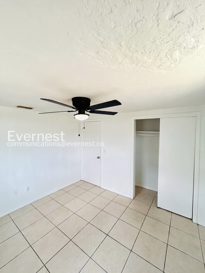 Building Photo - 3749 Beechwood Dr