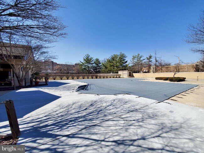 Building Photo - 6050 California Cir