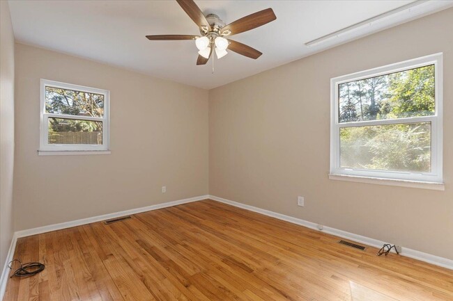 Building Photo - 1807 Ivan Dr