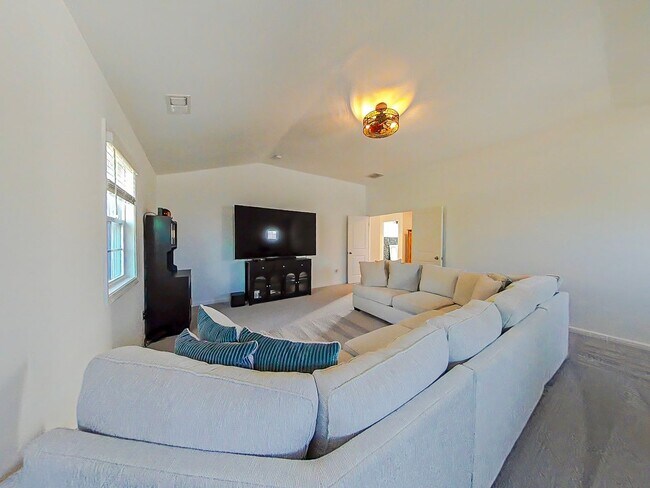 Building Photo - 5 Bedroom Home in Columbia County!