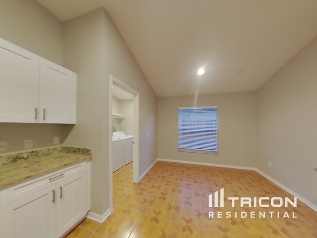 Building Photo - 11724 S Stone Ln