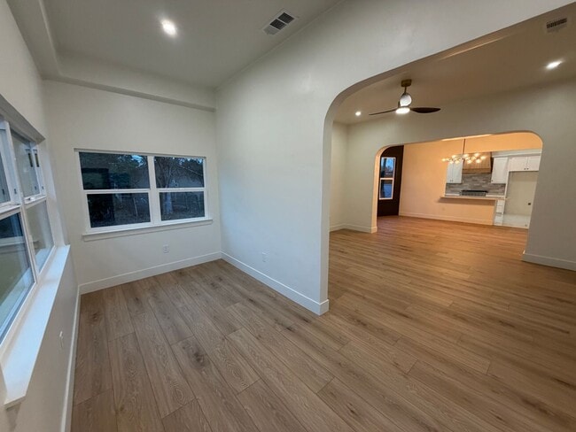 Building Photo - Home in the Heart of Old Town Clovis