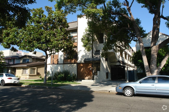 Building Photo - 326 N Kenwood St