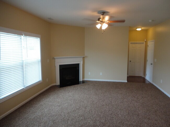 Building Photo - 88 Killington Dr