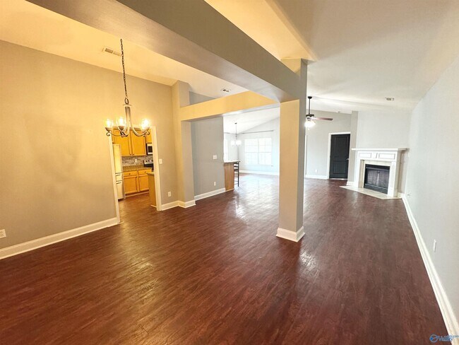 Building Photo - 105 Oak Shade Dr