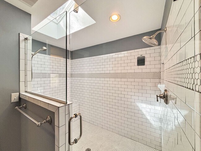 Building Photo - BEAUTIFUL Property in Marietta!