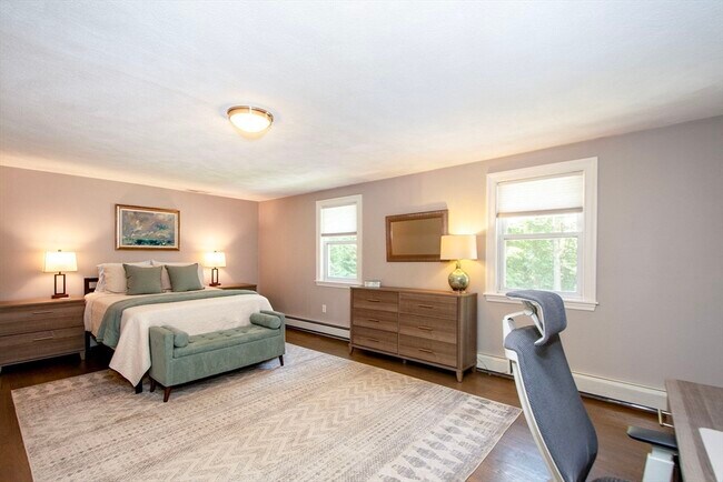 Building Photo - 474 King St