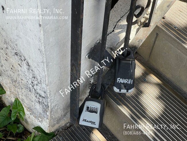 Building Photo - 2509 Ala Wai Blvd