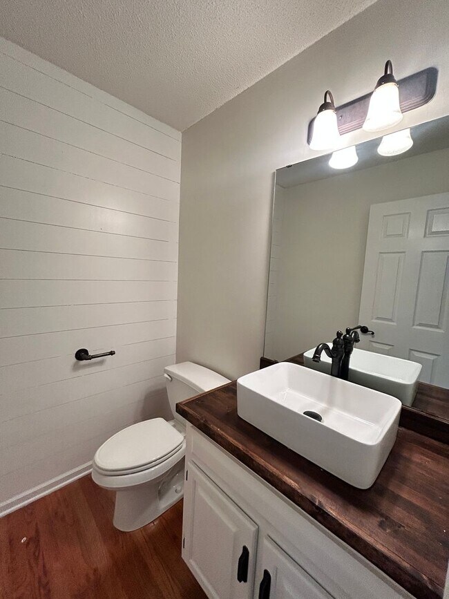 Building Photo - $500.00 OFF JANUARY RENT!! Soddy Daisy Oasis! 3 beds, 2.5 baths, huge garage & yard!