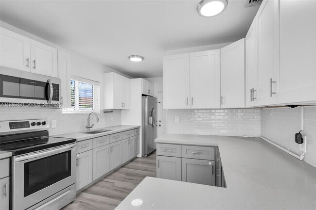 Building Photo - North 26th Avenue, Hollywood, FL 33020 - 3 BR 1 BA single-family home