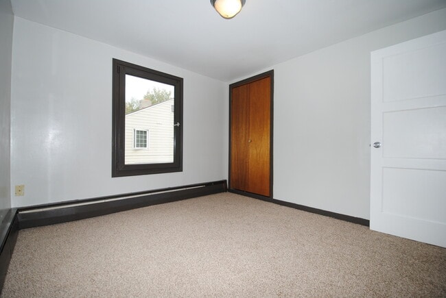 Building Photo - 2 Bed 1 Bath in Great Location!