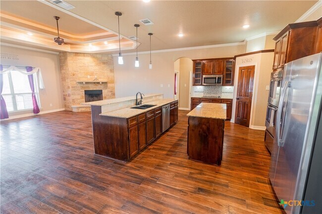 Building Photo - 2033 Catkins Ln