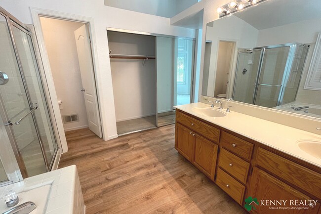 Building Photo - Stunning 3 Bedroom, 2 Bathroom Home in San Carlos
