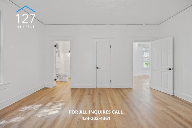 Building Photo - Updated 2 BR/1.5 Duplex with large back yard