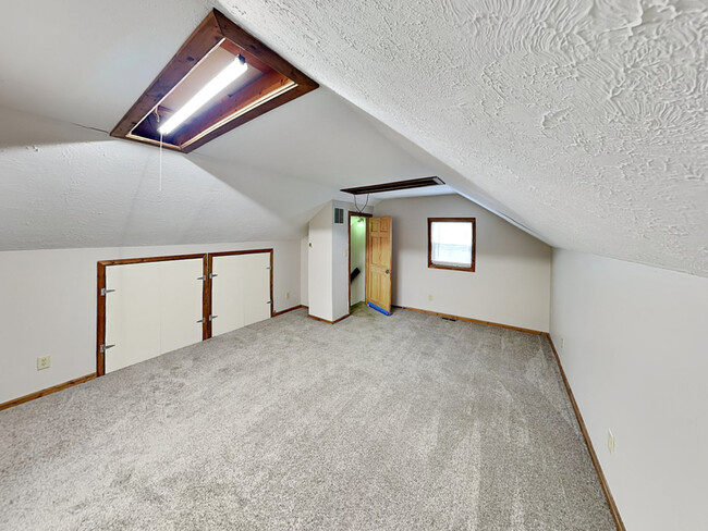 Building Photo - 14 Glenda Dr
