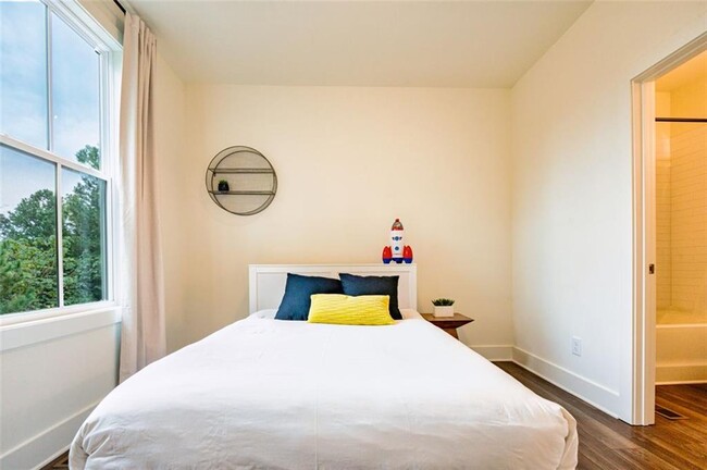 Building Photo - 305 Dilbeck Cir