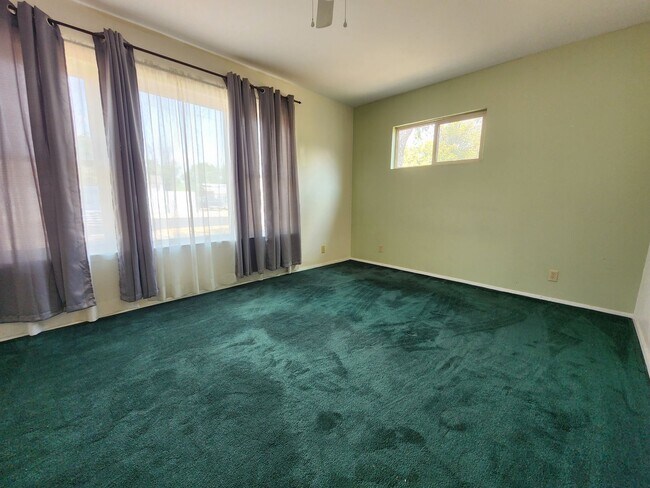 Building Photo - Cozy 3 bedroom 1 bath 1432 sq ft home COMING SOON!