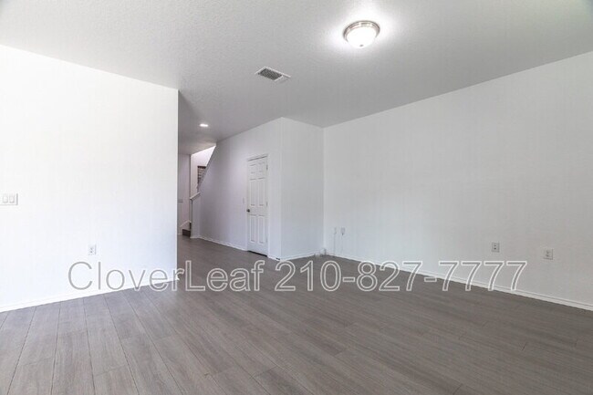 Building Photo - 7422 Bluebonnet Bay