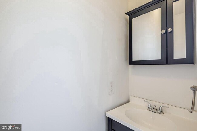 Building Photo - 2522 Kimball St
