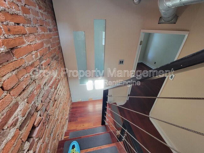 Building Photo - 1019 S 10th St