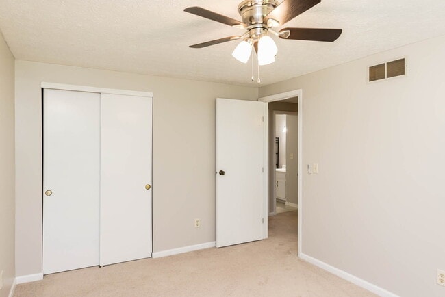 Building Photo - 8047 Simfield Rd