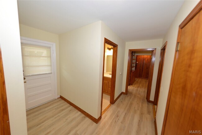 Building Photo - 1005 Hawthorn Ave