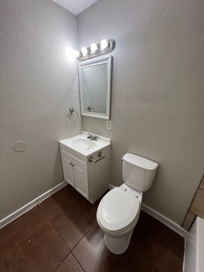 Building Photo - 2917 Raton Dr