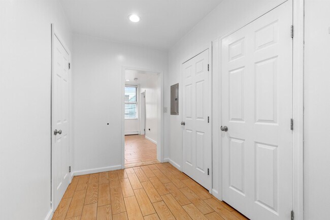 Building Photo - 324 70th St