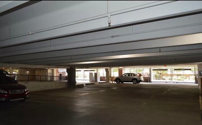 Building Photo - 1701 E Colter St